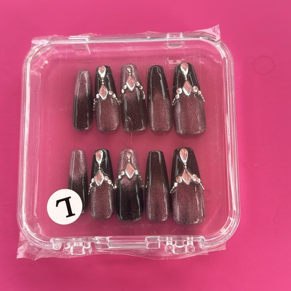 Hand painted press on nails - Picture 2 of 2